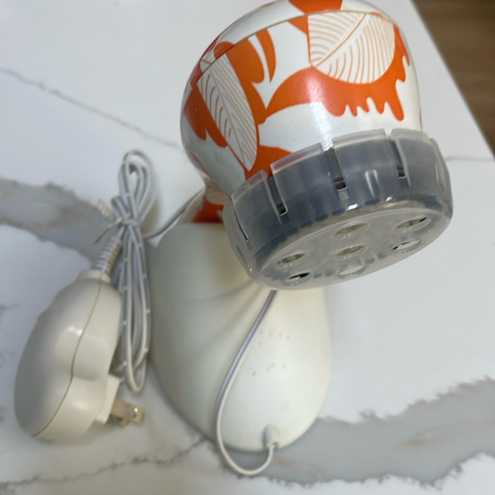 Clarisonic face wash device with extra new brush